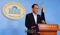 [포토] 기자회견 갖는 김도읍 자유한국당 의원