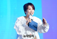 [포토] '좋아하면 울리는' 배우 소개하는 박경림