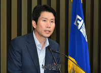 [포토] 민주당 의원총회, 발언하는 이인영 원내대표