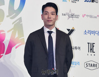 [포토] 댄디한 가수 이창민