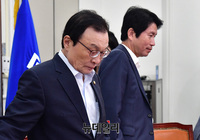 [포토] 최고위원회의 참석하는 이해찬·이인영