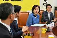 [포토] 대화 나누는 심상정·청문회준비단