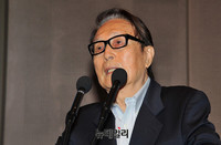 [포토] '대한민국 위기극복 대토론회' 찾은 박찬종 전 의원