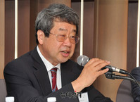 [포토] '한국경제 진단과 대안' 토론회 찾은 조동근 교수