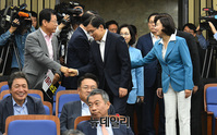 [포토] 의원총회 참석하는 황교안-나경원