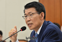 [포토] 답변하는 은성수 금융위원장 후보자