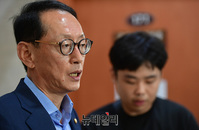 [포토] 조국 인사청문회 관련 질문에 답하는 김도읍 