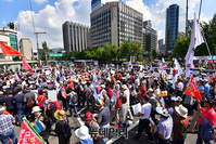 [포토] 자유한국당, 文정권 규탄하며 청와대 방향으로 가두행진