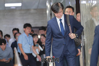 [포토] 기자회견장 향하는 조국