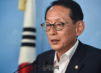 [포토] 조국 사퇴 촉구 기자회견하는 김도읍