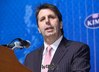 [포토] 국제해양력심포지엄, 기조연설하는 마크 리퍼트