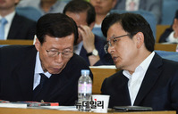 [포토] 대화나누는 '황교안-김태훈'