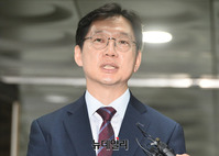 [포토] 댓글조작 항소심 공판 출석한 김경수 경남지사