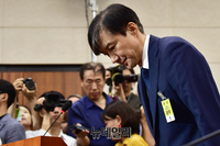 [포토] 인사하는 조국 법무부 장관 후보자