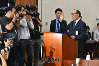 [포토] 증인선서 하는 김형갑 웅동학원 이사