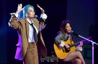 [포토] 볼빨간사춘기, 타이틀곡 '워커홀릭' 무대