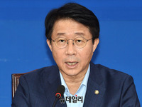 [포토] 모두발언하는 조정식 민주당 정책위의장