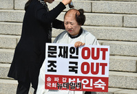 [포토] 삭발하는 박인숙 "조국 임명은 국민에 선전포고"