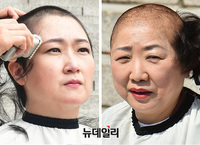 [포토] 이언주 이어 한국당 박인숙 의원도 조국 사퇴촉구 삭발