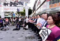 [포토] 인천 부평서 '조국 사퇴' 손 피켓 든 황교안 