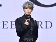 [포토] 세븐틴 원우 "캐럿에게 보내는 하트"