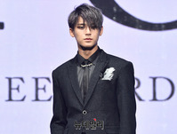 [포토] 섹시미 뽐내는 세븐틴 민규