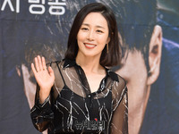 [포토] 배우 문정희, 사랑스런 손인사