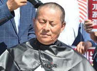 [포토] 한국당 삭발 릴레이, 차명진 한국당 전 의원 가세