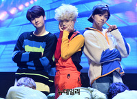 [포토] 타이틀 곡 '베리 온 탑' 선보이는 과일돌 틴틴