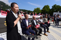 [포토] 시민사회 '조국파면 촉구 삭발식' 참석한 이언주 의원