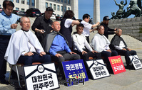 [포토] 한국당 삭발투쟁 "조국은 사퇴하라"