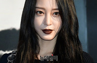 [포토] 애교 살에 점 찍은 한예슬, 독특한 메이크업