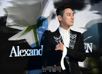 [포토] 패셔너블한 수트 입은 주지훈