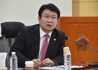 [포토] '한일 무역보복, 진실과 해법' 토론회, 인사말하는 정용기