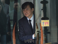 [포토] 자택 나서는 조국