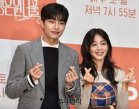 [포토] 하트 포즈한 선남선녀 '김재영-설인아'