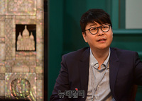 [포토] '매그넘 인 파리' 전시 소개하는 김대성 대표