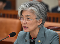 [포토] 의원들의 질문에 답하는 강경화 외교부 장관