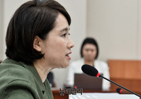 [포토] 의원들 질문에 답하는 유은혜 부총리