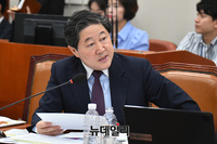 [포토] 질의하는 유기준 한국당 의원