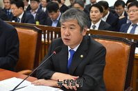 [포토] 답변하는 김계조 행정안전부 재난안전관리본부장