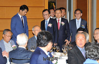 [포토] 노인의 날 기념식 참석한 황교안-이해찬