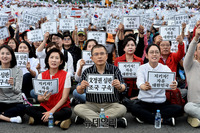 [포토] '文정권 심판, 조국 구속' 피켓든 황교안