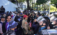 [포토] 청와대 앞 우파단체 가로막는 경찰