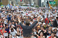 [포토] 지지자들에게 인사하는 황교안 대표