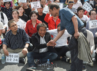 [포토] 文정권 규탄대회, 악수하는 '김병준-이학재'