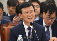 [포토] 국정감사 출석한 문성혁 해양수산부 장관