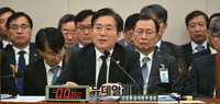 [포토] 답변하는 성윤모 산업통상자원부 장관