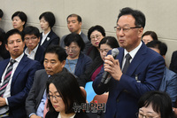 [포토] 국감장 불려나온 이우석 코오롱생명과학 대표