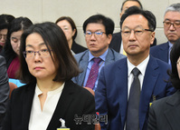 [포토] 질의순서 기다리는 코롱생명과학 '이우석-김수정'